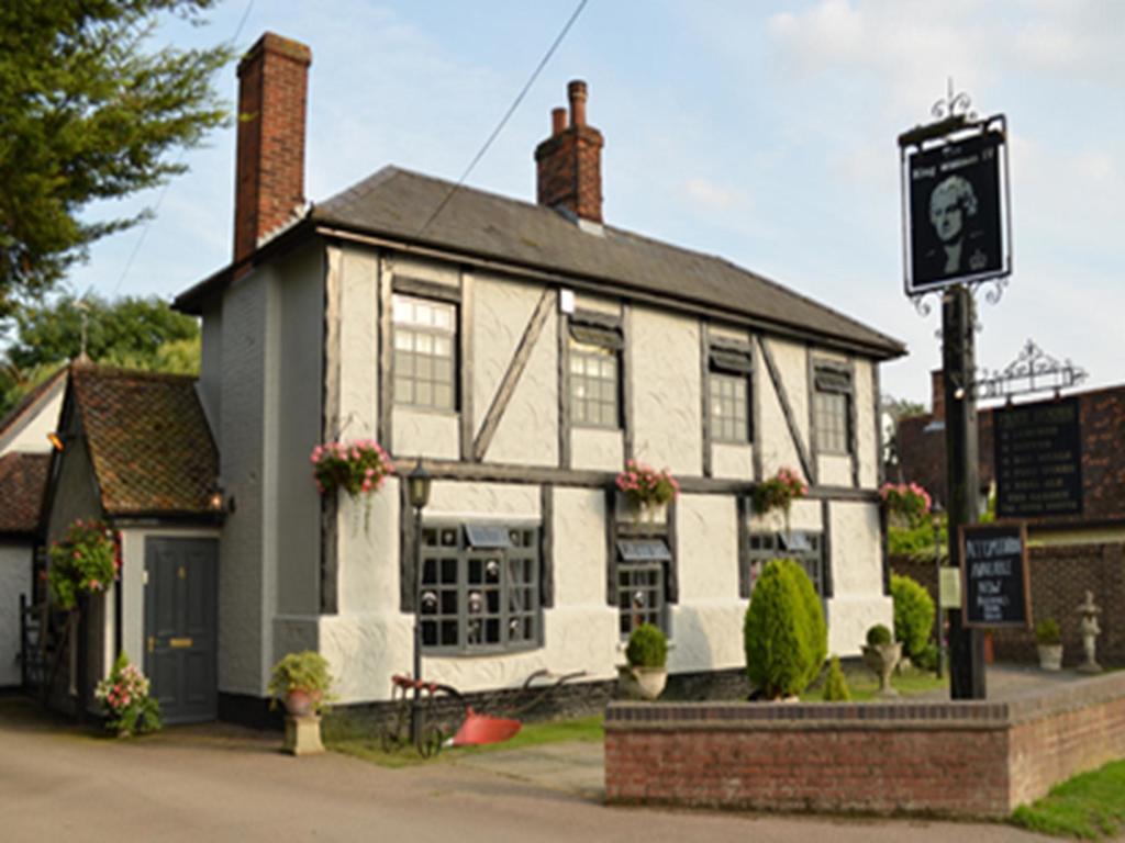 The King William IV Acomodação com café da manhã Royston Exterior foto
